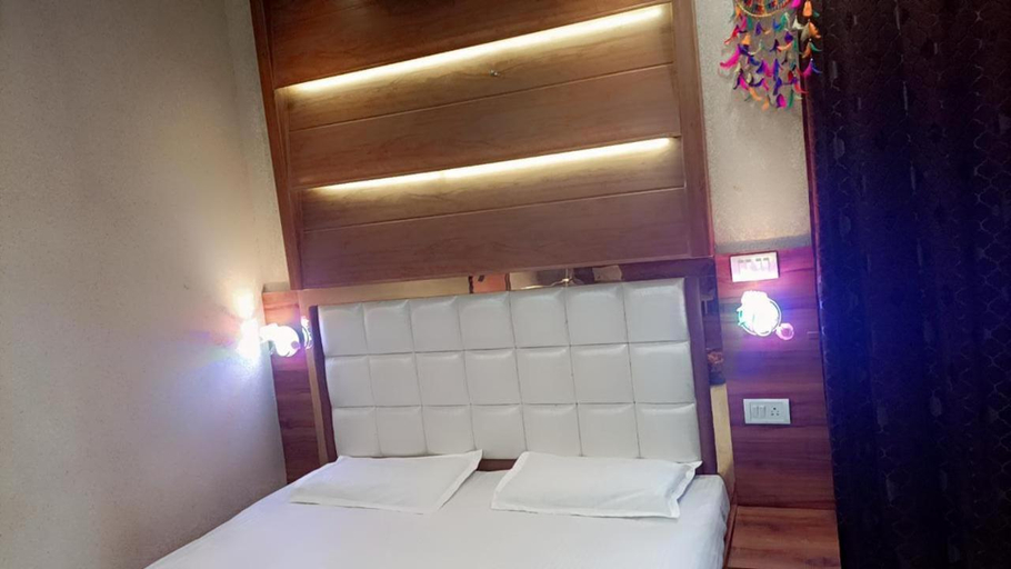 Bedroom 2, Priya Hotel Faizabad, Faizabad