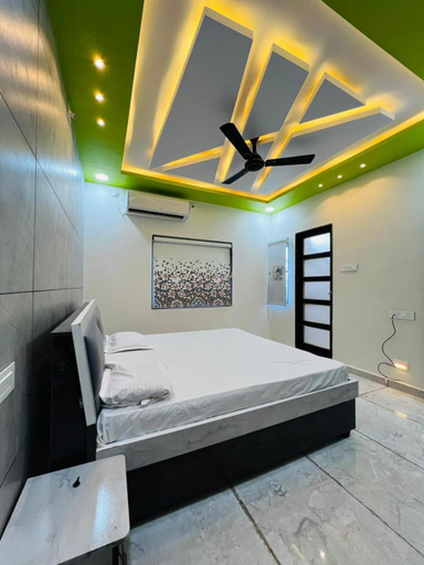 Bedroom, SARDAR HOME STAY, Narmada