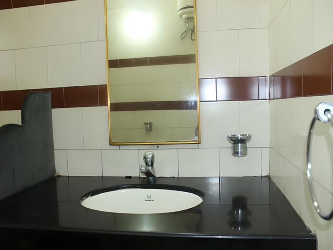 Bathroom 4, Amigo Plaza, South Goa