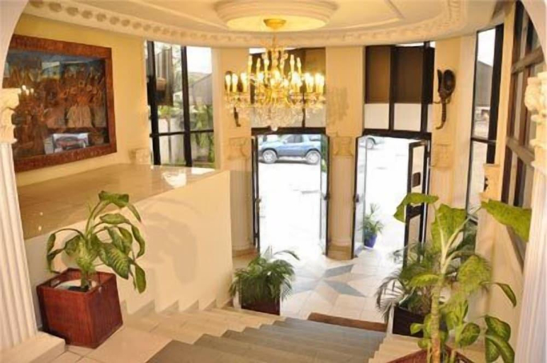 Others 4, Hotel Vallee Des Princes, Wouri