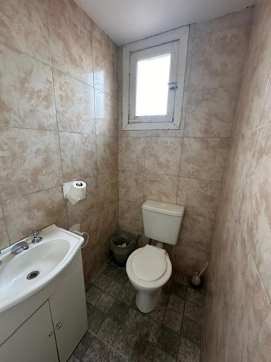 Bathroom 3, Hotel Paris, Güer Aike