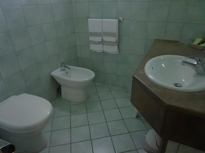 Bathroom 5, Hotel Le Colline, Siena