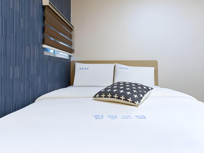 Bedroom 2, Incheon Sinpo Healing, Jung