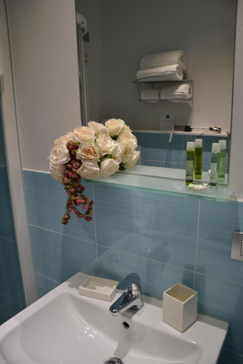 Bathroom 3, Hotel Sant'Anna, Torino