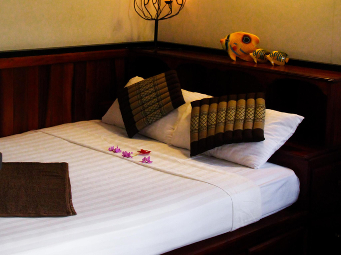 Bedroom 3, Blue Swan Inn, Habaraduwa