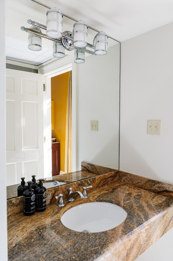 Bathroom 4, The Lafayette Hotel, Orleans