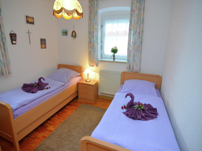 Bedroom 2, Stadlern Houses, Schwandorf