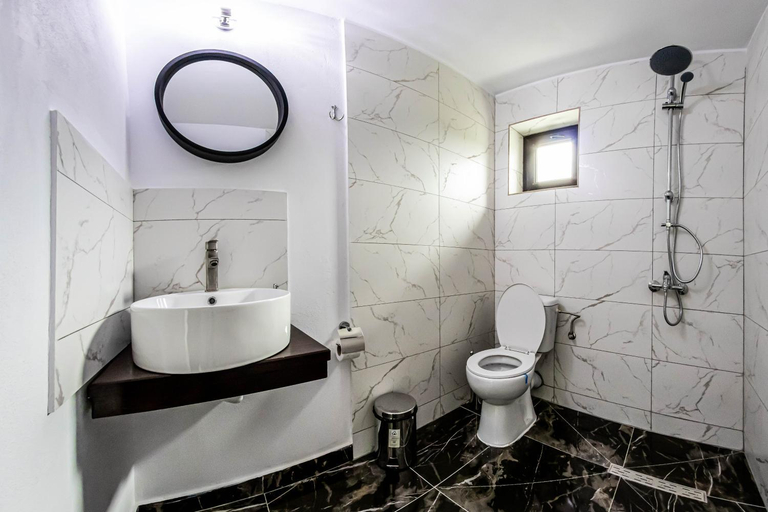 Bathroom 3, Casa Andra si Denis, Bumbesti-pitic