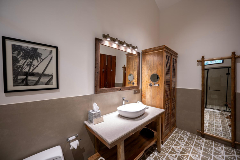 Bathroom 4, Palma Beach Resort, North Goa