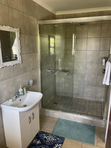 Bathroom 2, York-R102 Airport Road - Modern Comfort, Eden