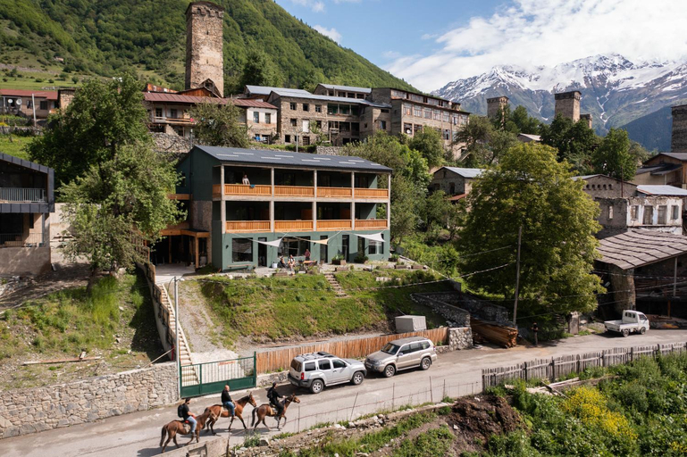Exterior & Views