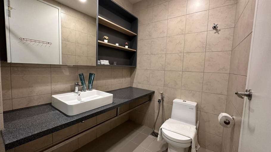 Bathroom 3, Balcony Unit @ Robertson Residence 18f, Kuala Lumpur
