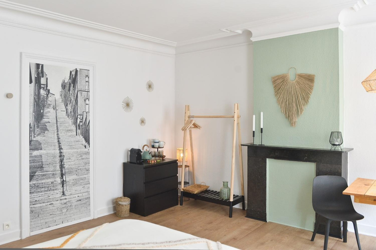 Others 4, La chambre de Sam - Chambre lit 180 avec SDB privee proche centre ville, Liège