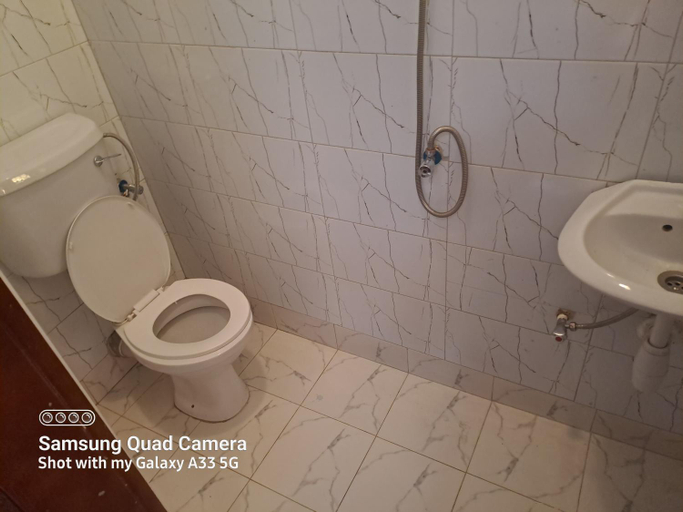 Bathroom 2, Kal Accommodation, Mbarara