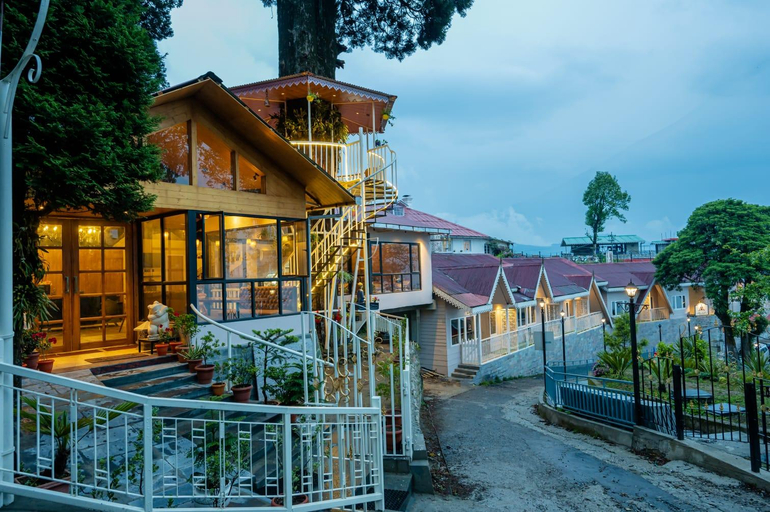 Exterior & Views