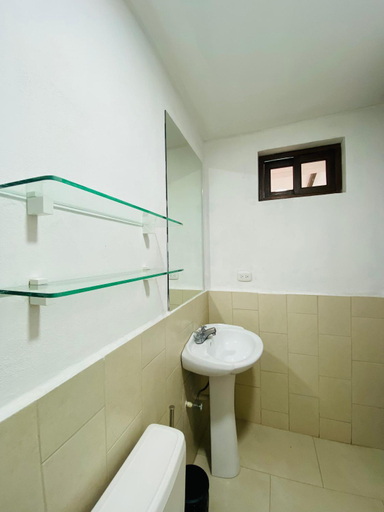 Bathroom 2, Casa San Juan 560, Managua