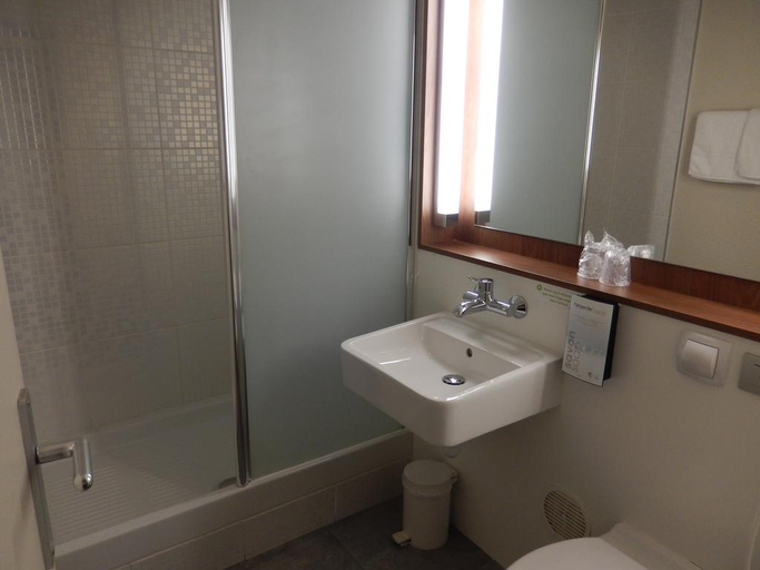 Bathroom 4, Campanile NATURE - Biarritz, Pyrénées-Atlantiques