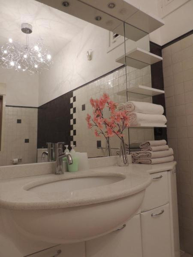 Bathroom 3, Le nuove porte di Taormina, Messina