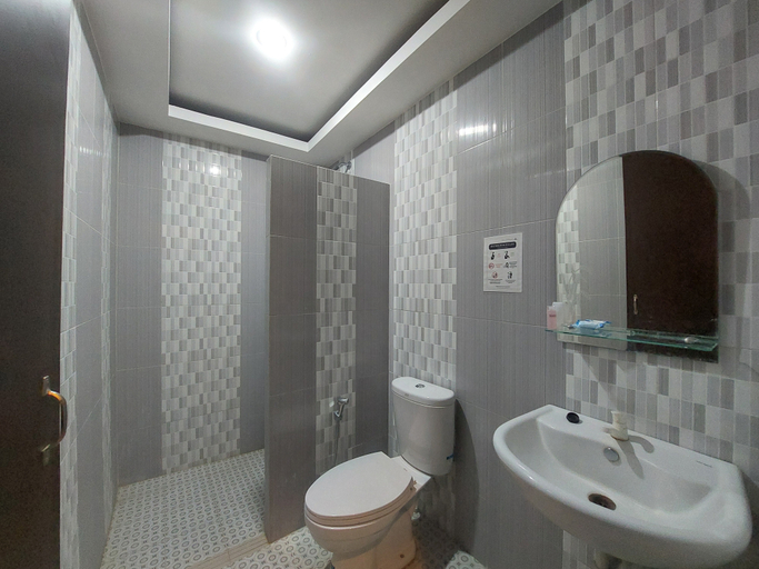 Bathroom 5, Gondang Sivali Hotel, Samosir