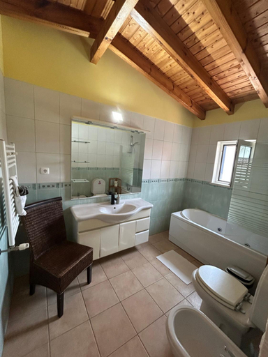 Bathroom 3, Windy's Guest House, Aljezur