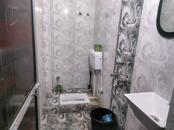 Bathroom 4, Residence Inn, Patna