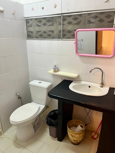 Bathroom 3, Tiki Tribe Bar & Hostel, Ko Phangan