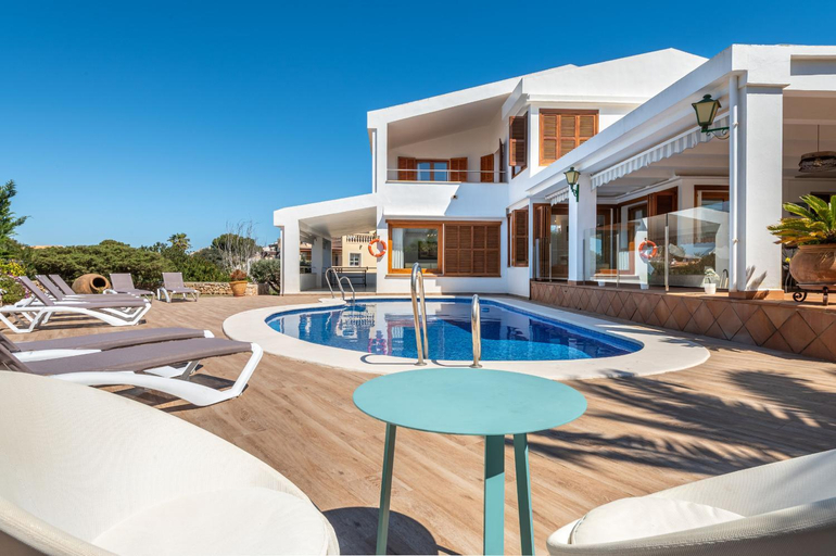 Others 5, Villa Garrido, Baleares
