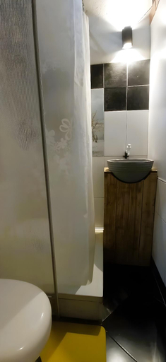 Bathroom 3, Yak City Apartments, K.F.G. & G. Korale