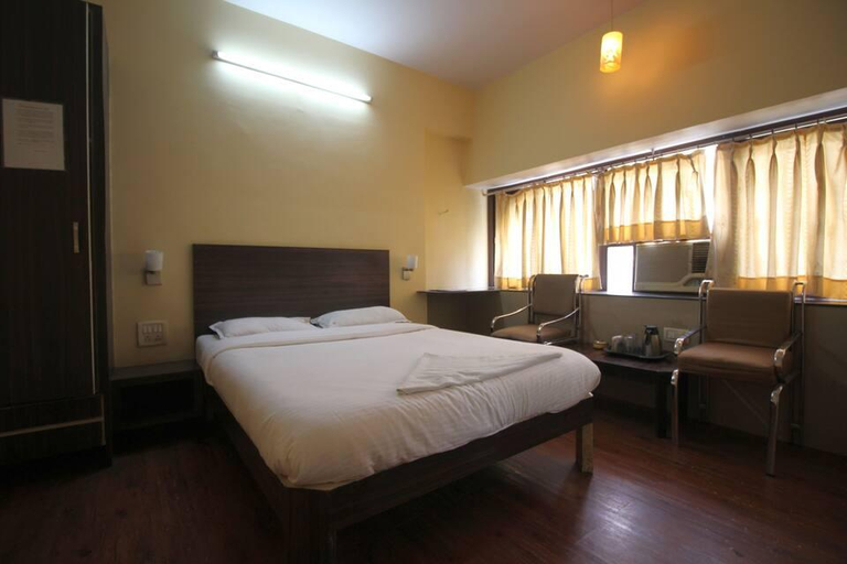 Others 3, Hotel Golden Palace, Mumbai Suburban