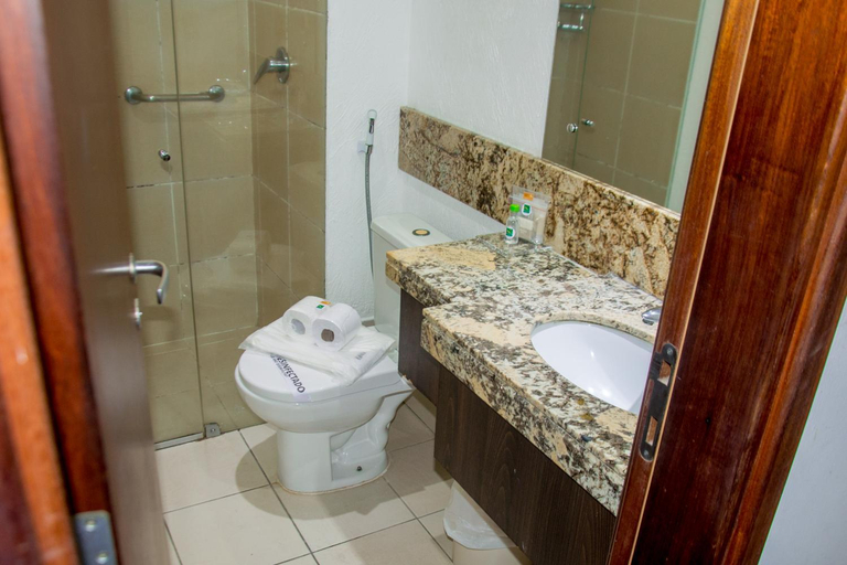 Bathroom 5, Quality Suites Natal, Natal