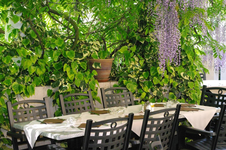 Food & Drinks 3, Hotel moulin a vent Gerland, Rhône