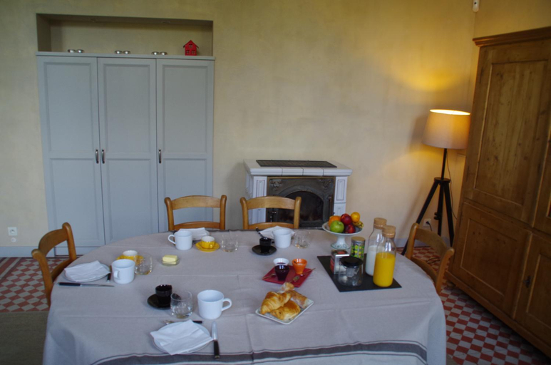 Others 3, Maison Latour, Maine-et-Loire