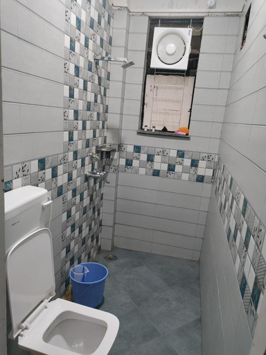 Bathroom 2, monkey mind hostel, South Goa