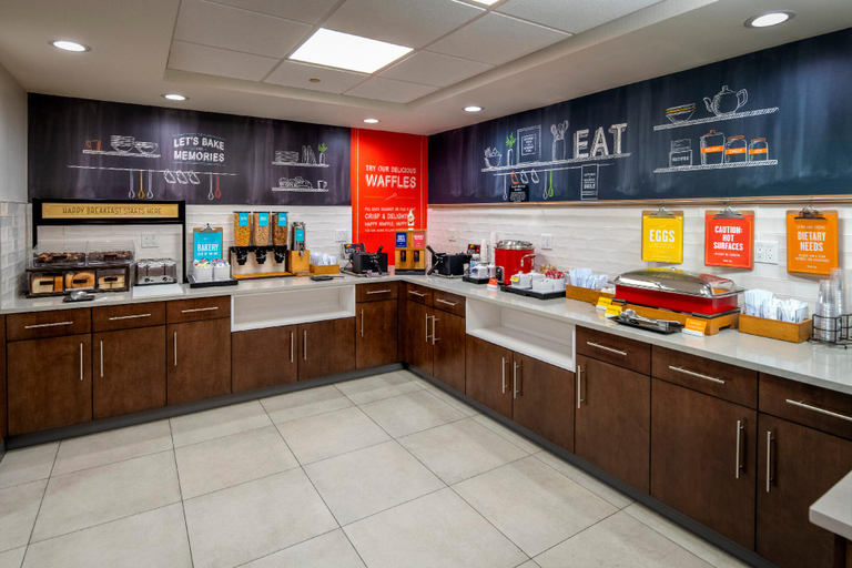Food & Drinks 5, Hampton Inn Long Island/Commack, Suffolk