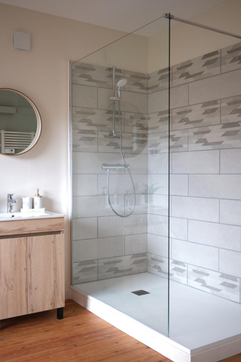 Bathroom 3, RENAISSANCE, Saône-et-Loire