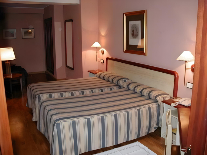 Bedroom 4, Hotel Cesaraugusta, Zaragoza