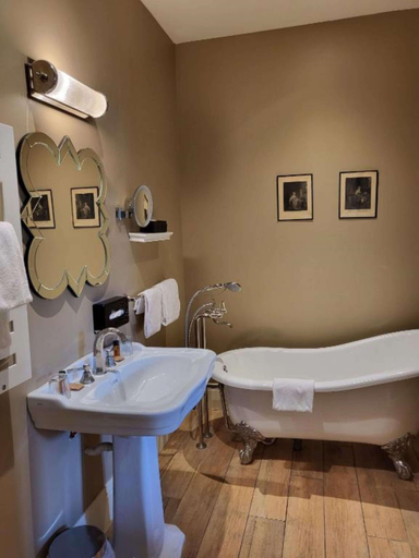 Bathroom 4, Hotel Vendome, BW Signature Collection, Loir-et-Cher