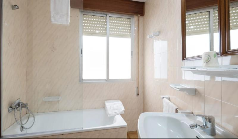 Bathroom 2, Alda Via Norte, Pontevedra