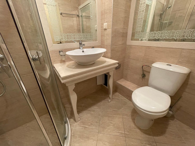 Bathroom 2, Harmony Palace - Menada Apatments, Nesebar
