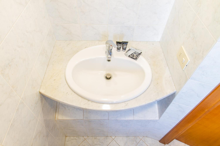 Bathroom 2, Sailor's Accomodations, Palermo