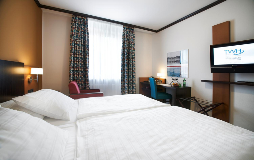 Bedroom 2, Steigenberger Hotel Linz, Linz