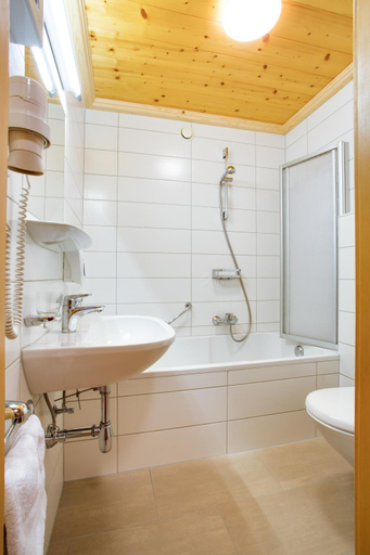 Bathroom, Hotel Burtschahof, Bludenz