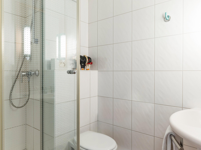 Bathroom 4, ibis Sion, Sion
