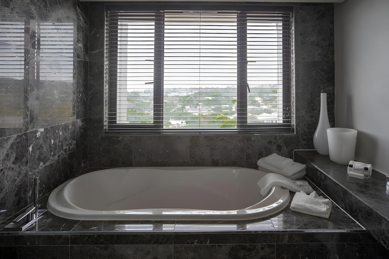 Bathroom 5, Southern Sun Hyde Park, City of Johannesburg