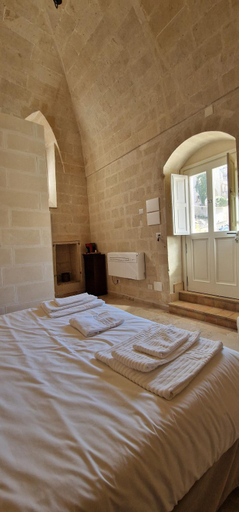 Others 3, Due forni affittacamere, Matera