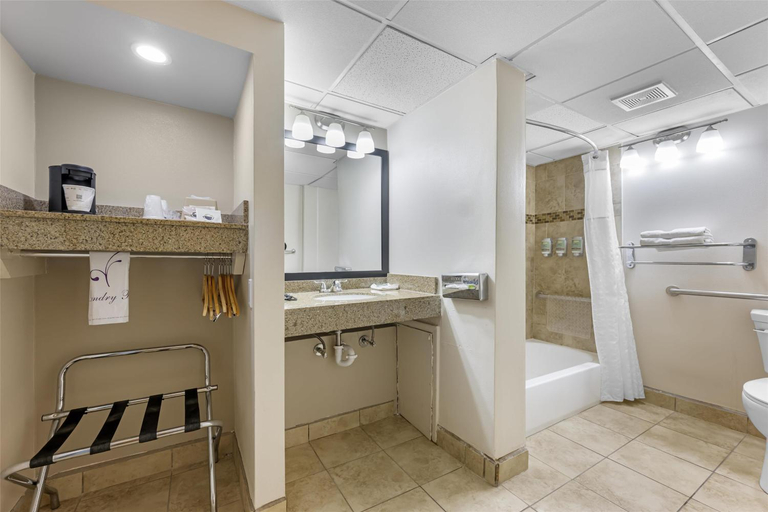 Bathroom 4, Best Western El Rancho Palacio, Chaves