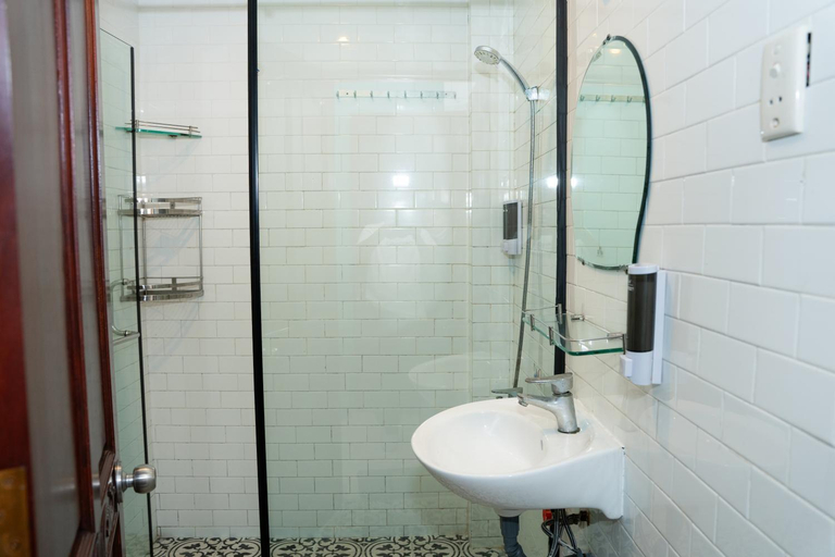 Bathroom 5, The Hideout, District 1