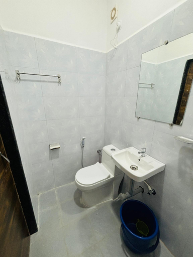 Bathroom 3, Studio Arambol Green Haven R-7 by Mukund Sadan , North Goa