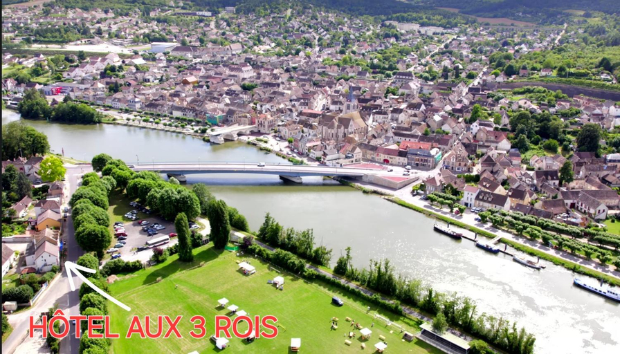 Exterior & Views 2, Aux Trois Rois, Yonne