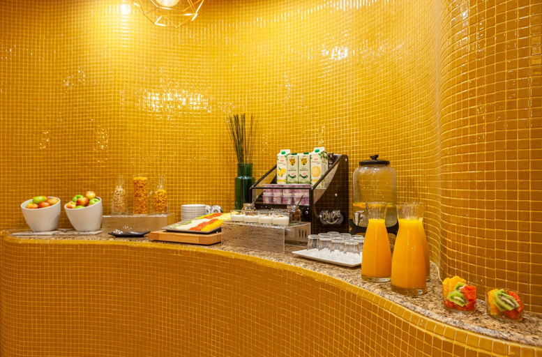 Food & Drinks 5, Hotel Macia Plaza, Granada